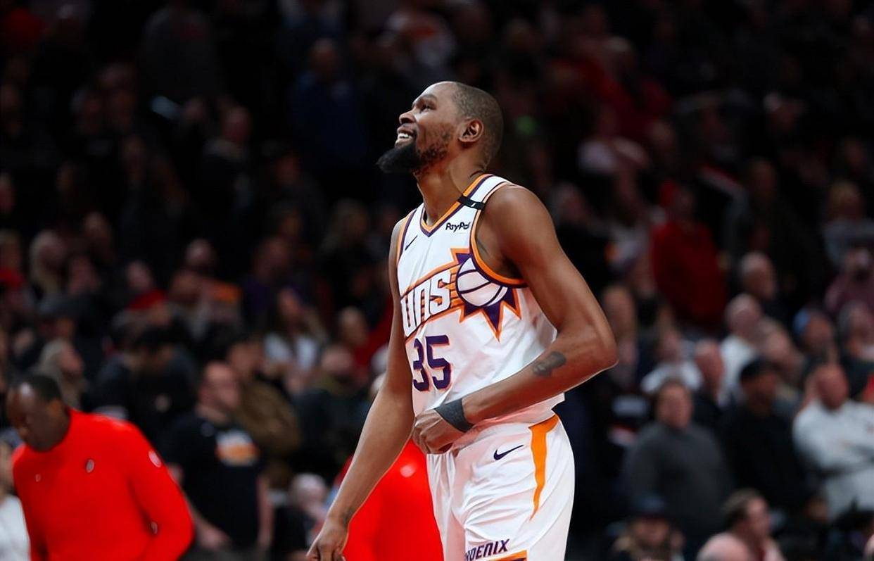 杜兰特回归赛场，惊险取胜首场状态亮眼，DWG观众沸腾！